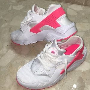 NIKE huaraches BRAND NEW!!
